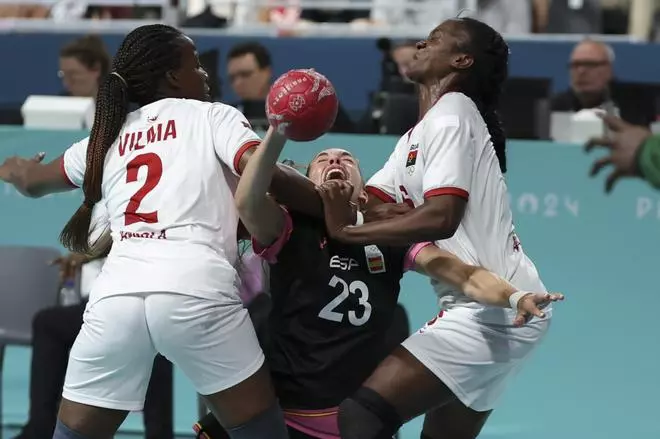 Balonmano en los Juegos Olímpicos: Angola - España, en imágenes