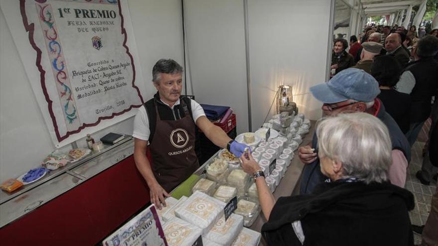 Cánovas inaugura la muestra agroalimentaria