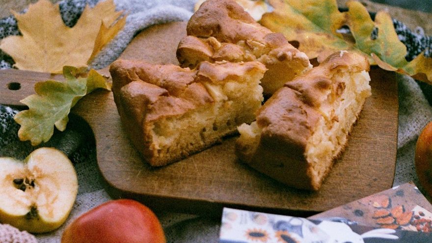 Receta fácil en el microondas: bizcocho de manzanas y nueces