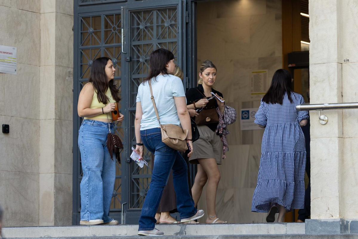 En imágenes I Zaragoza acoge la oposición a la Administración General del Estado En imágenes I Zaragoza acoge la oposición a la Administración General del Estado