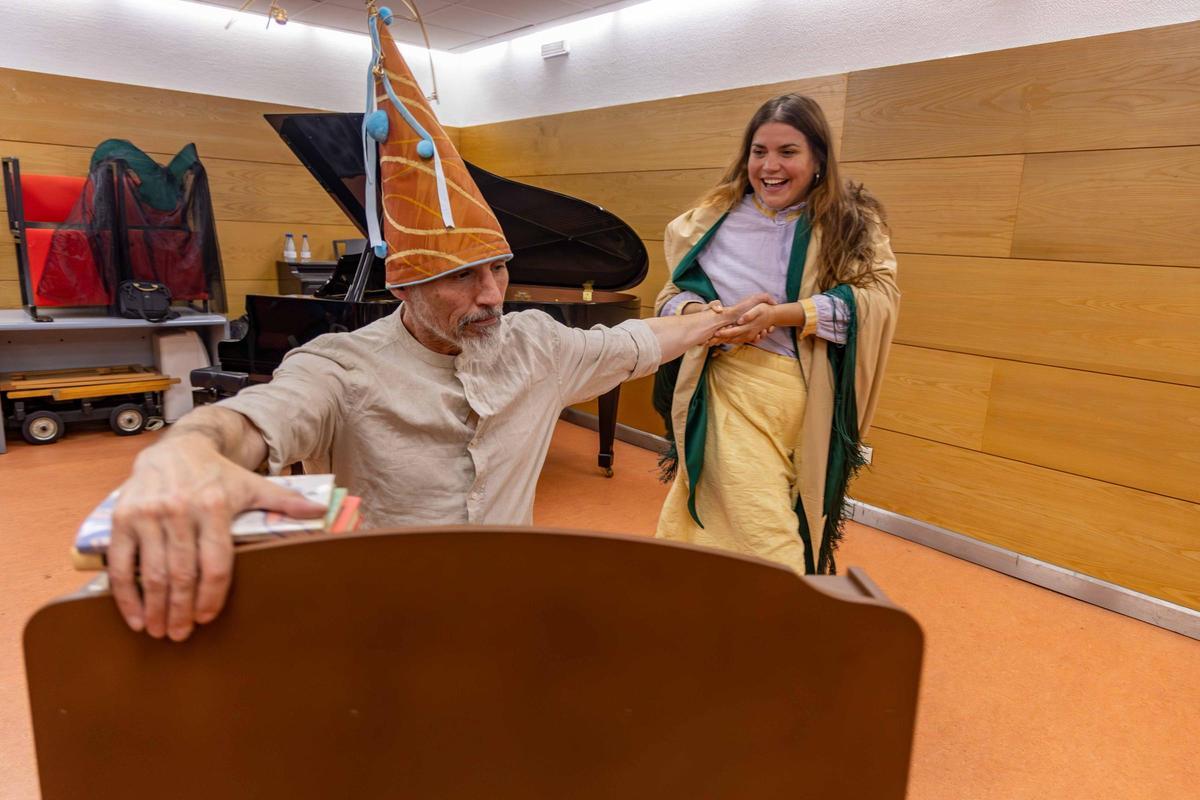 En la sala de ensayo de "Vicenta Lorca": memoria, cuerpo y música en la Compostela que danza En la sala de ensayo de "Vicenta Lorca": memoria, cuerpo y música en la Compostela que danza
