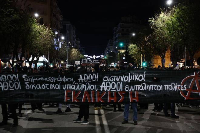 Reyes, coroneles y lucha callejera en Grecia