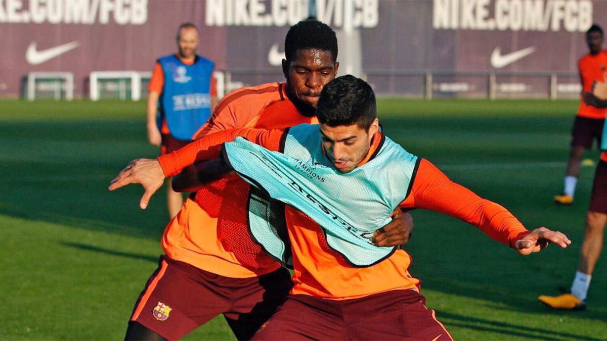 Samuel Umtiti y Luis Suárez en un entrenamiento del FC Barcelona