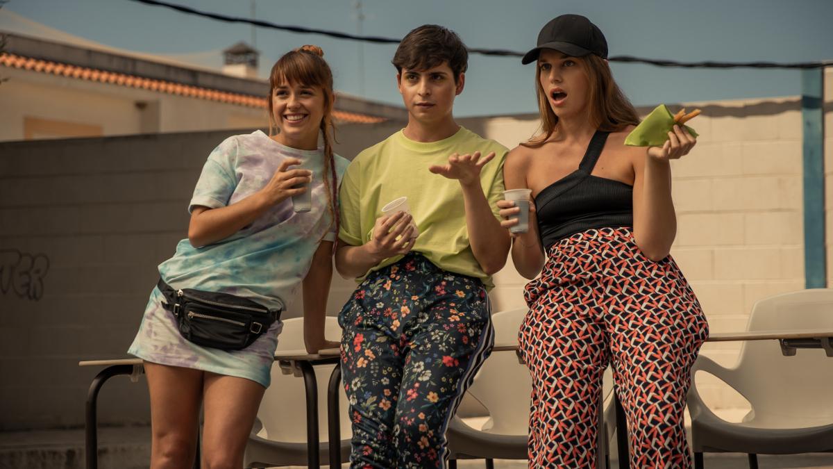 Ana Jara, Omar Banana y Cristina Colom, en 'La reina del pueblo'.