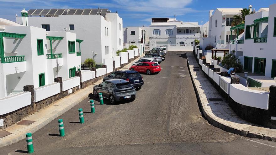 Vecinos de Puerto del Carmen rechazan la eliminación de una calle para unir un complejo de apartamentos