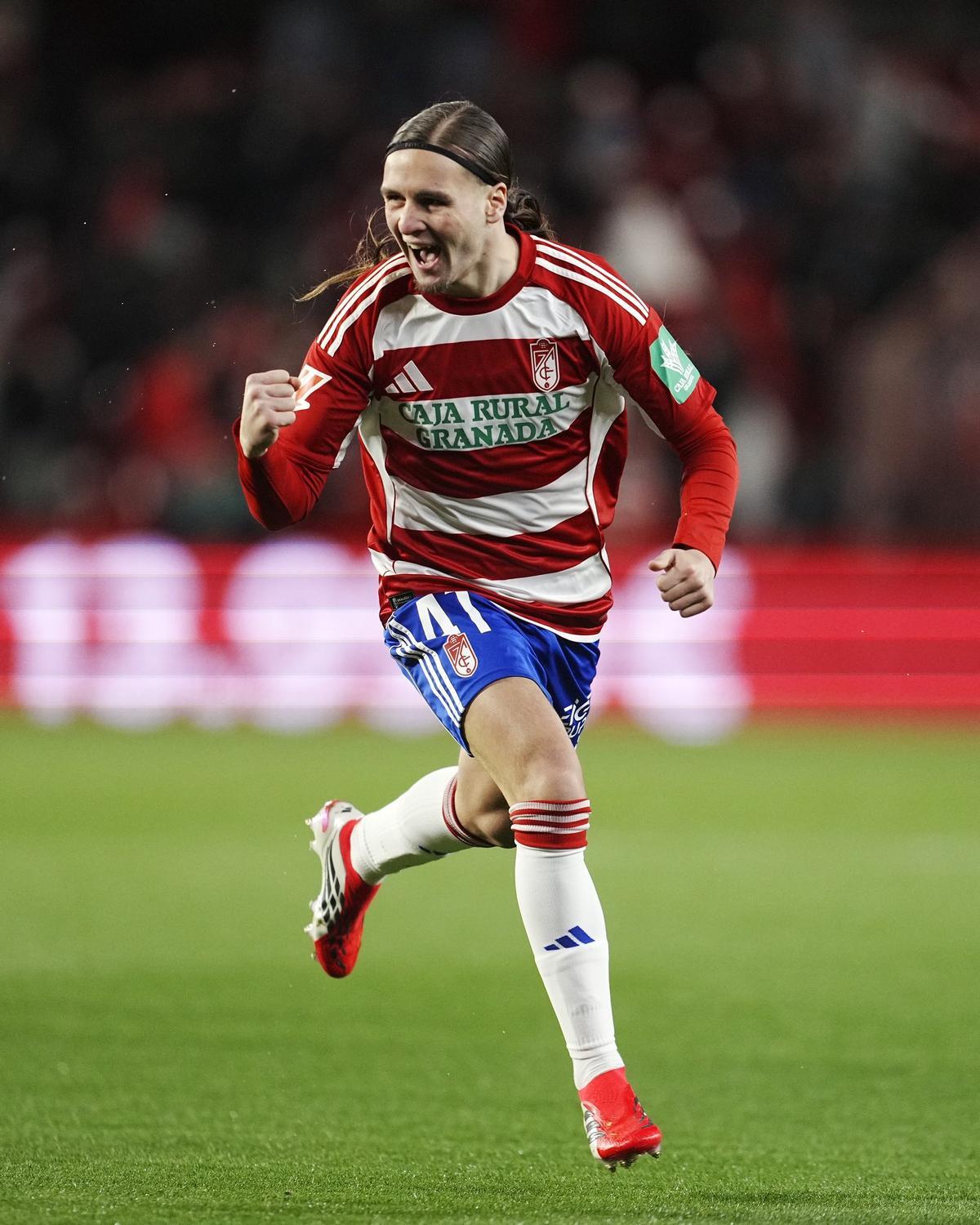 Izan celebra el gol al Valladolid