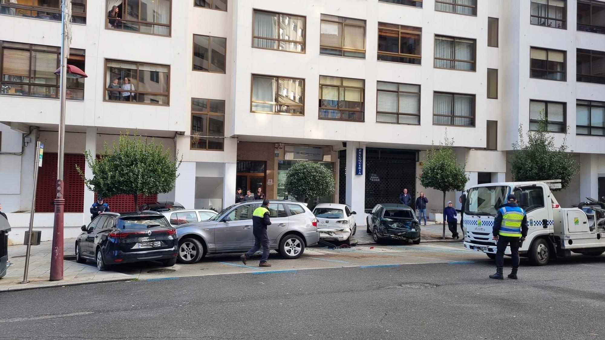 Un conductor se lleva por delante hasta cinco vehículos en Vigo