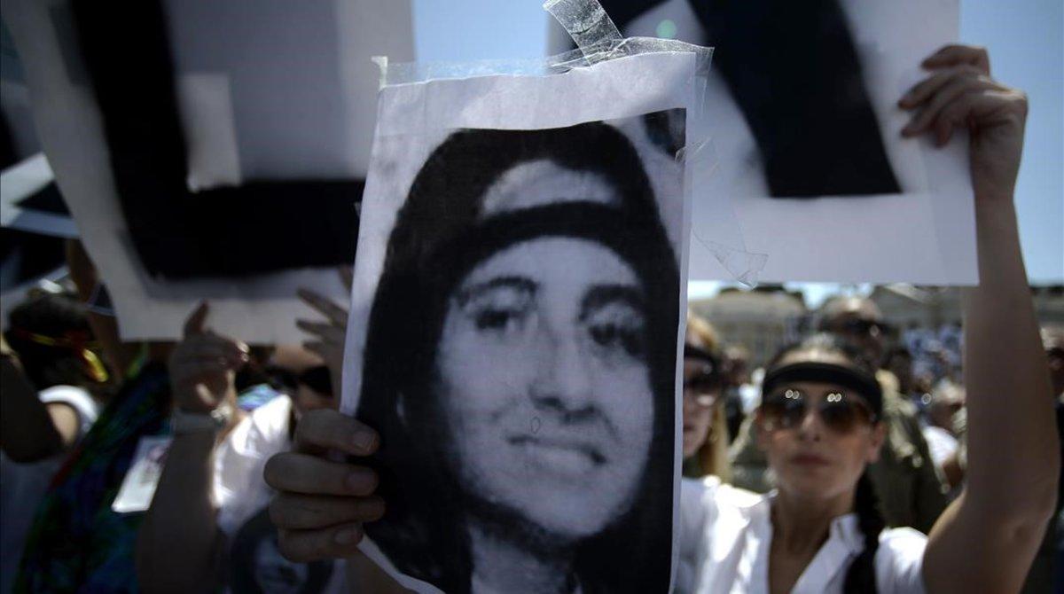 zentauroepp19294647 a demonstrator holds a poster of emanuela orlandi reading  m190710123132