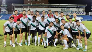 El Córdoba CF deja un sello prometedor y conquista el Trofeo de Linarejos