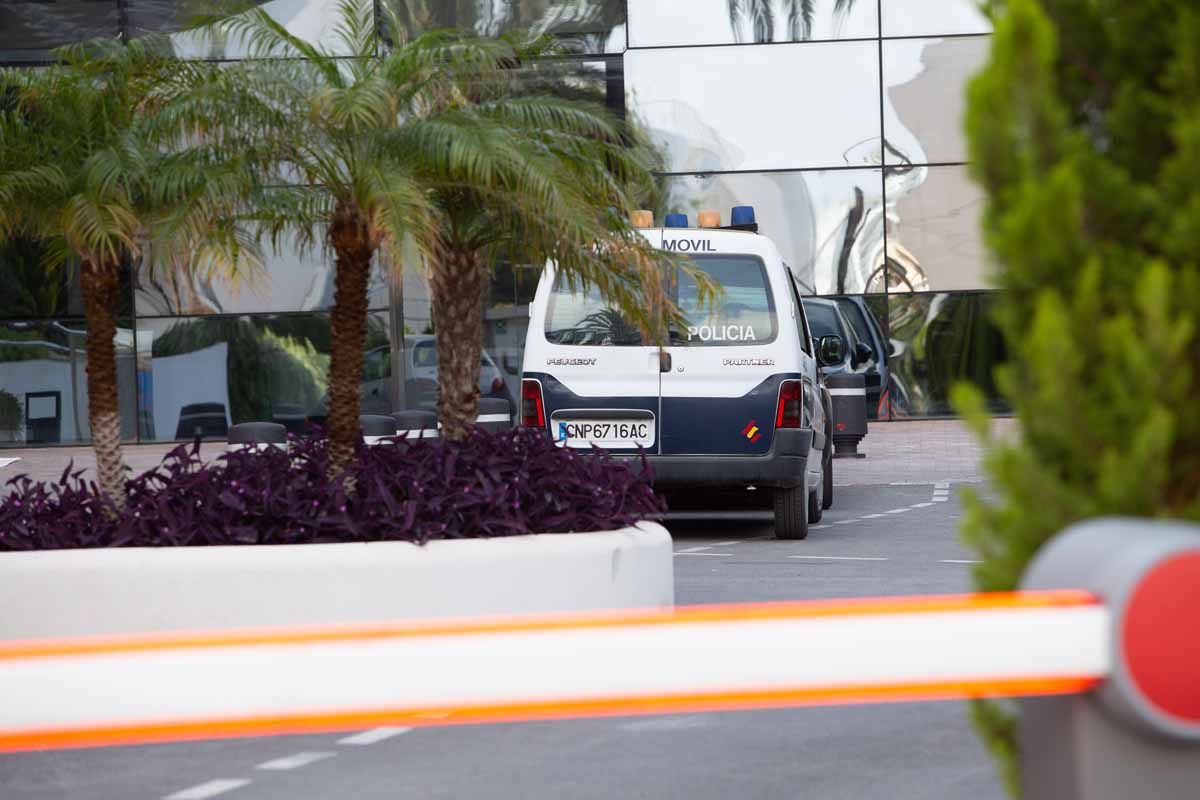 Violencia maschista: Un joven mata a su pareja arrojándola por el balcón de un hotel de Ibiza y luego se suicida