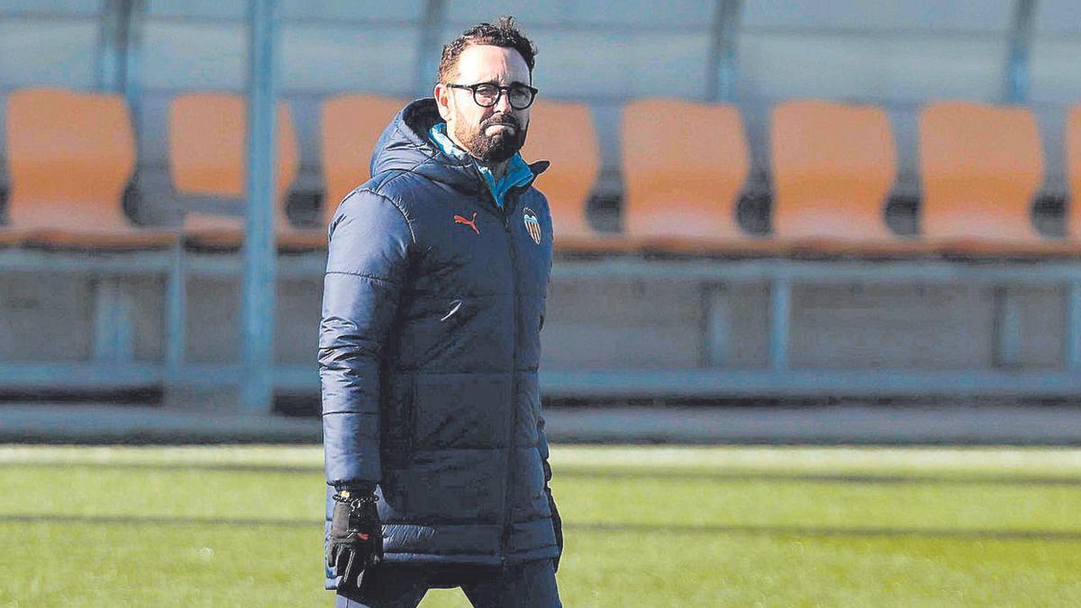 José Bordalás, durante un entrenamiento en Paterna