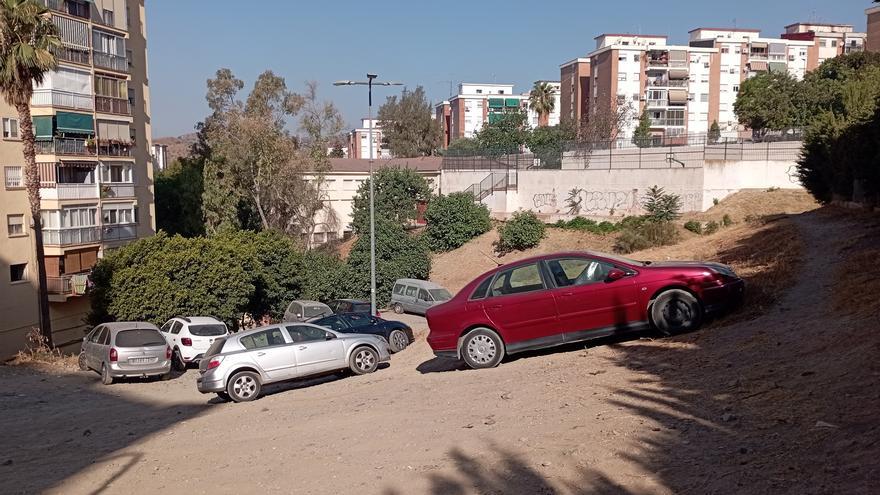 Un aparcamiento ‘inclinado’ en Jardín de Málaga