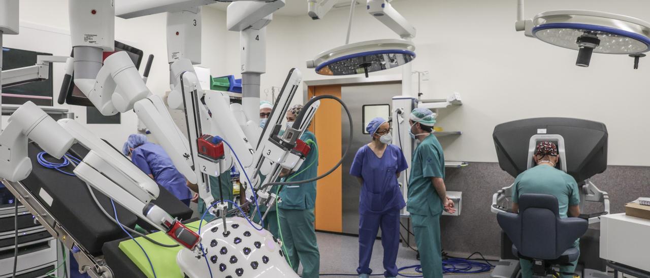 Un "joystick", cuatro brazos y un espacio tridimensional: así serán las operaciones con "Leo" y "Nardo los robots cirujanos de Asturias