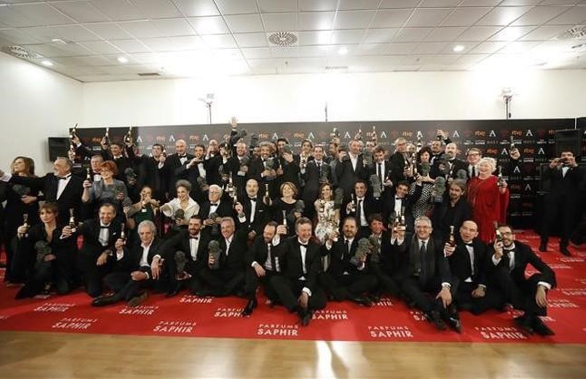 Foto de familia de los premiados