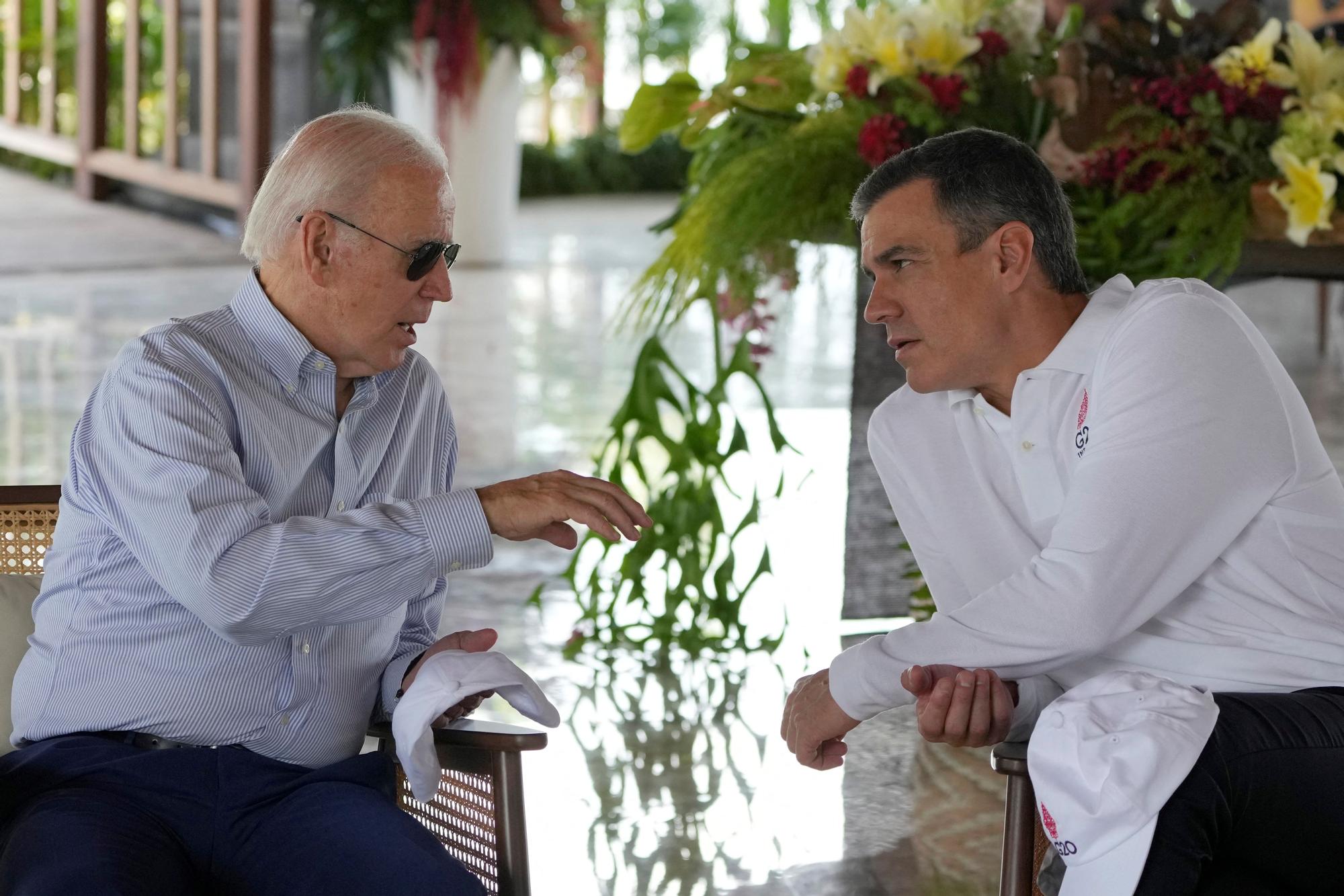 Pedro Sanchez con Joe Biden en el G20