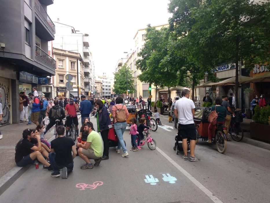 El carrer Migdia de Girona, peatonal per una tarda