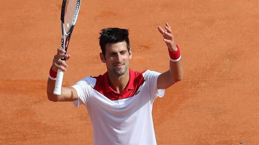 Djokovic y Nishikori debutan con victoria en tierra