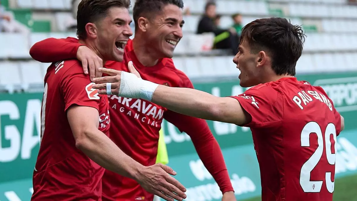 El Real Zaragoza resiste el sufrimiento y da un paso clave en Ferrol (1-2)