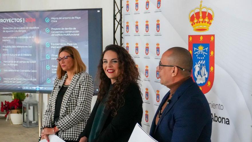 Jennifer Miranda (c) con Marcos Antonio Rodríguez y María Luz Fernández. | | E.D.