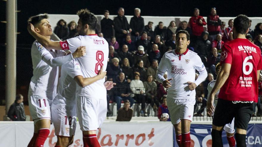 El Sevilla celebra uno de los cinco goles.