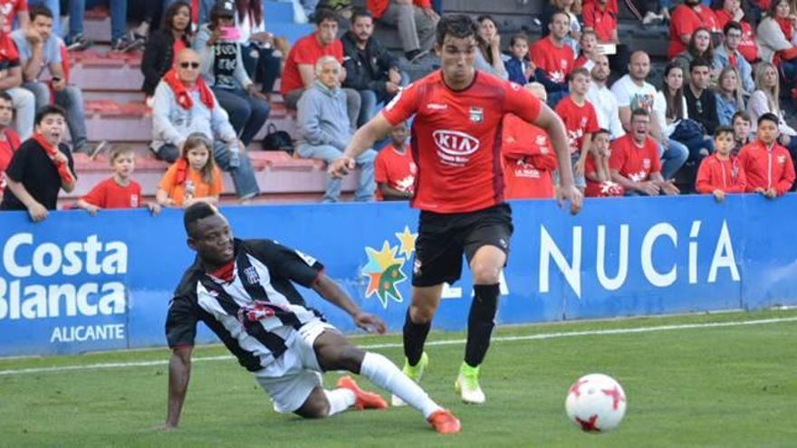 El jugador de La Nucía, Fofo, en un partido de este año.