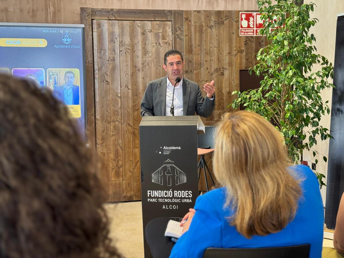 El alcalde de Alcoy durante su intervención en el cierre de la fase piloto