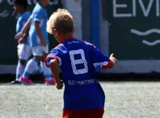 Llama la atención: La denuncia de la familia de Leo, de nueve años, que ha perdido gran parte de la visión de un ojo tras un balonazo, después de que, según su madre, en su primera visita a Urgencias le enviaran a casa sin pruebas