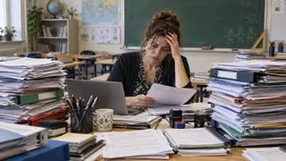 Una aplicación innovadora para reducir el papeleo a los profesores: los centros estrenarán un asistente de IA para elaborar sus programaciones docentes