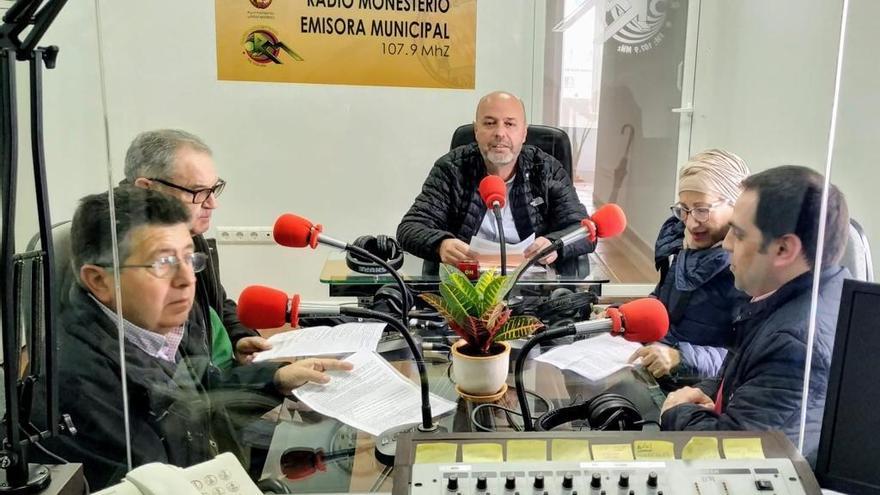 Radio Exterior se hace eco del libro El Día del Señor de Radio Monesterio escrito por Pedro Maya