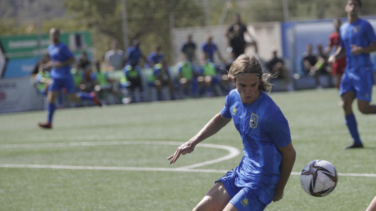 Carlos Sánchez, jugador del Andratx, en un partido en Sa Plana