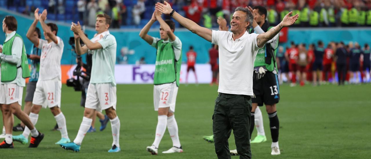 Luis Enrique celebra la victoria ante Suiza