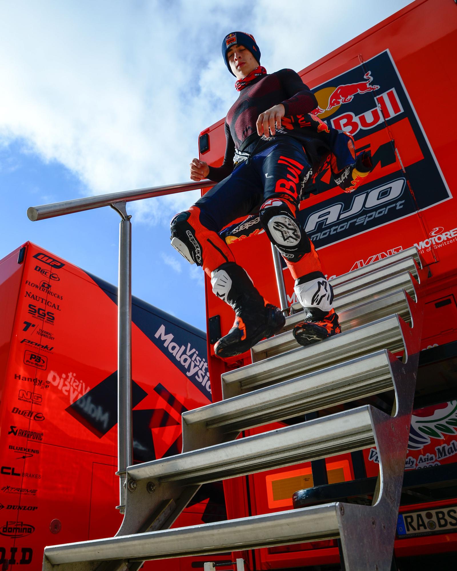 Pedro Acosta, en su segundo día de entrenamientos en Jerez con la Moto2