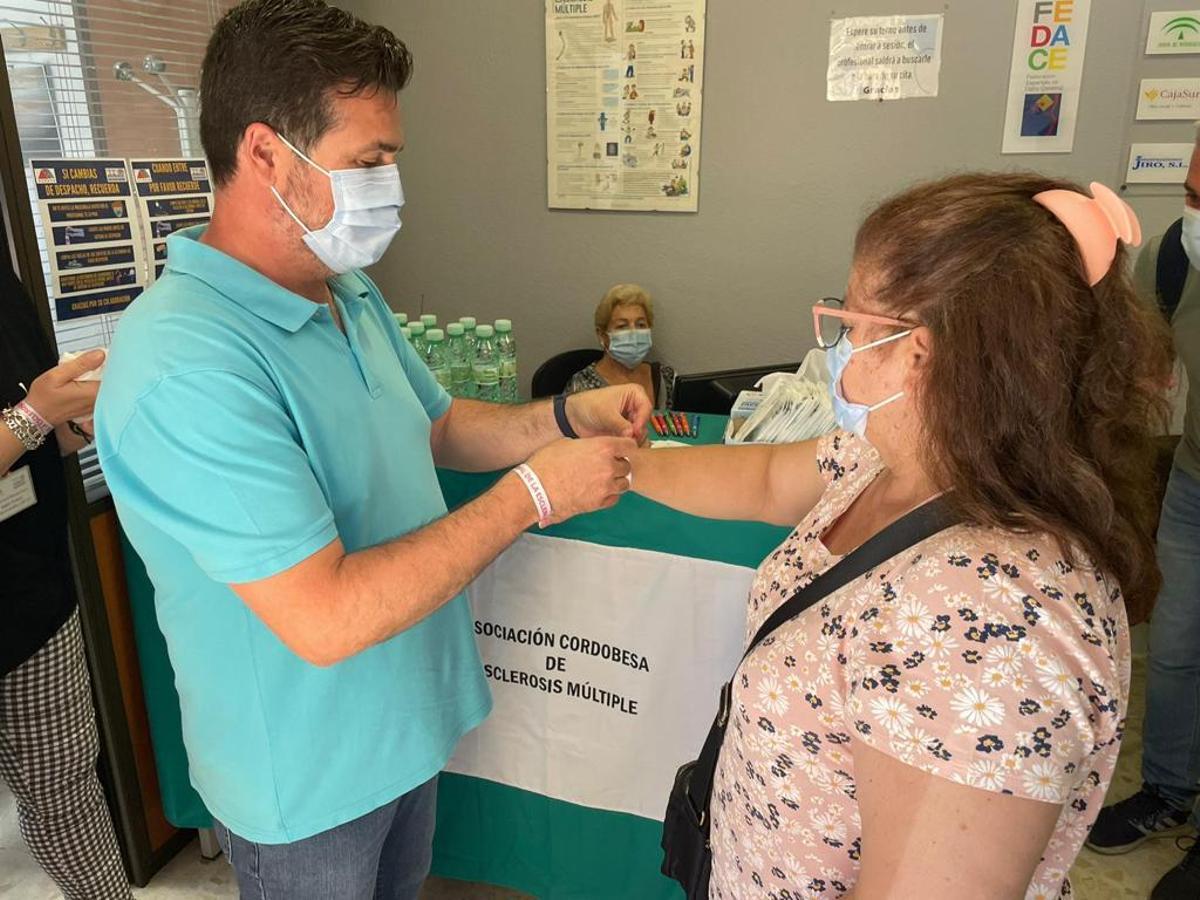 Acodem ha organizado un desayuno saludable con motivo del día mundial de la esclerosis múltiple.