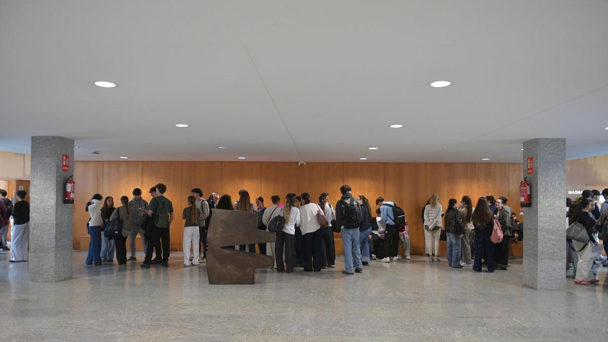 Jóvenes en las pruebas de selectividad.