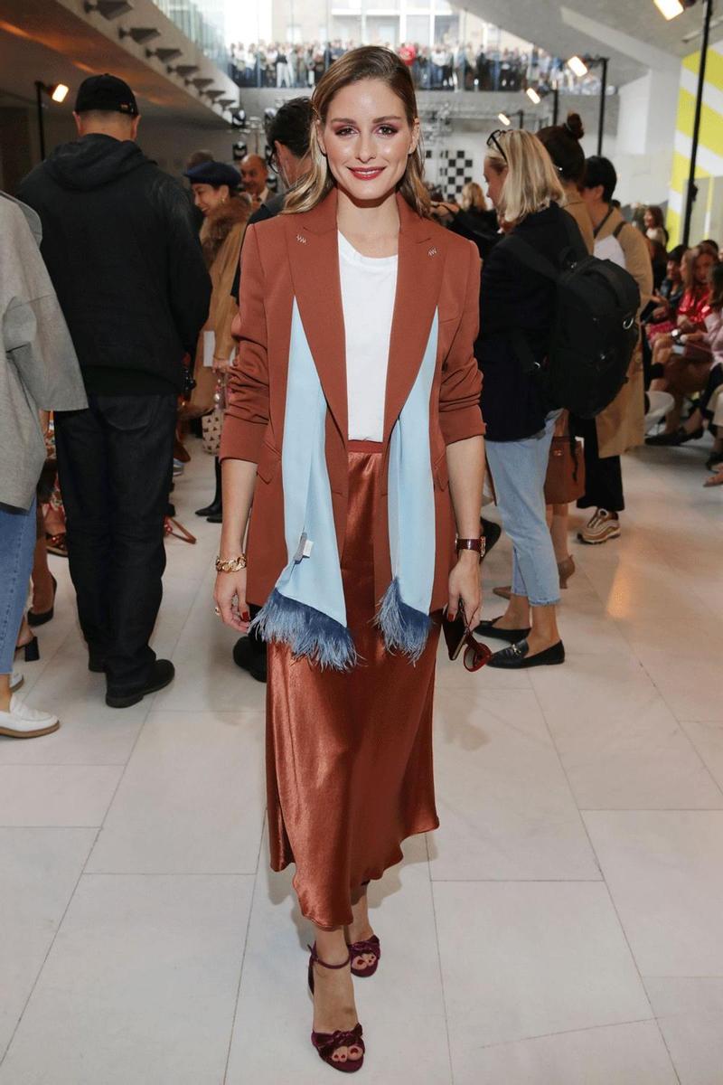 Olivia Palermo, total look marrón.