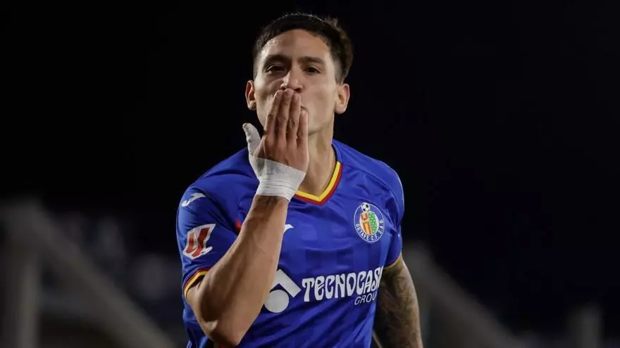 Satriano elevó el Coliseum abriendo la lata contra el Mallorca