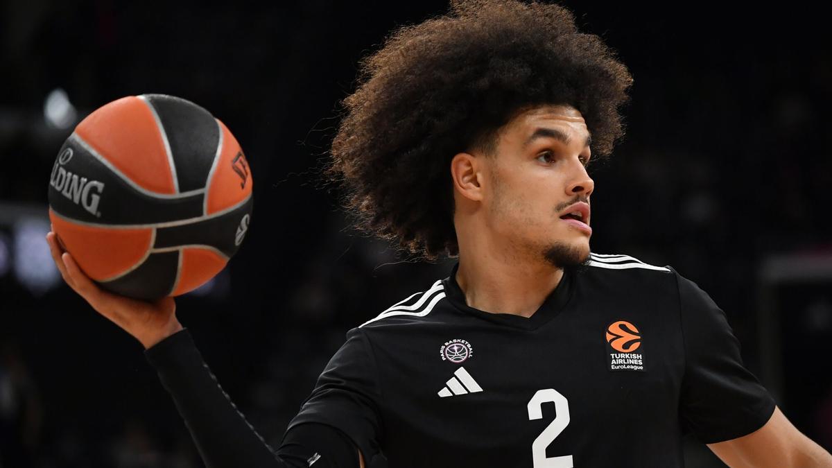 Nadir Hifi, del Paris Basketball en foto de archivo de Julien Mattia