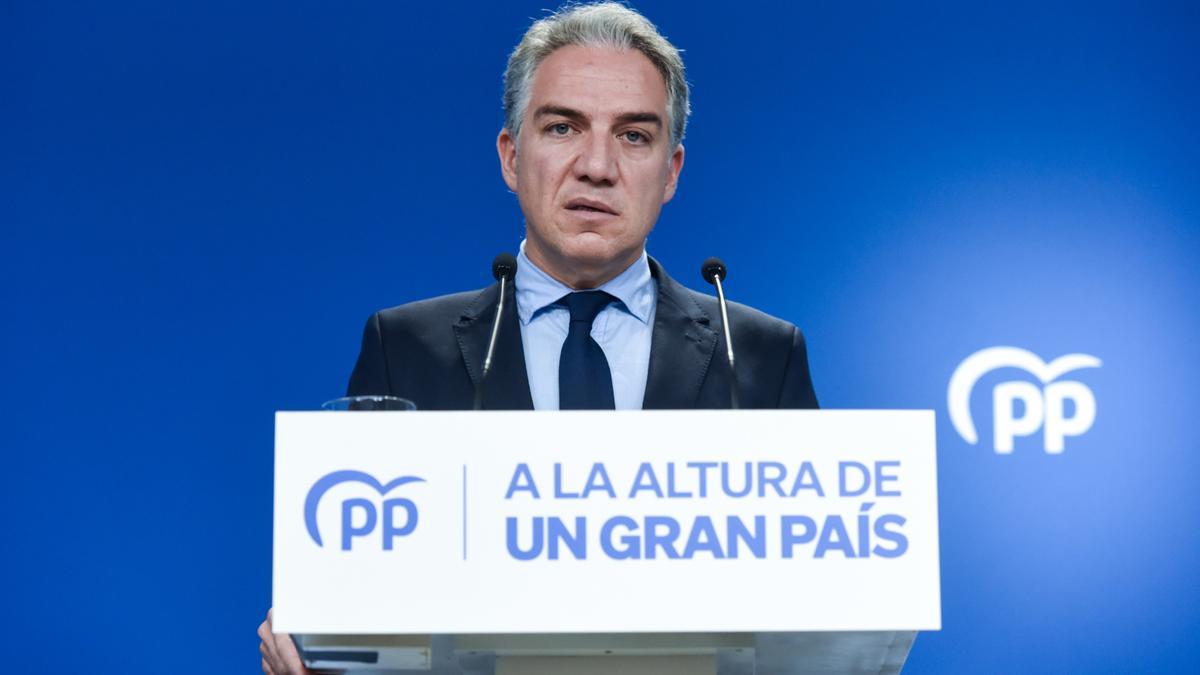 El coordinador general del PP, Elías Bendodo, comparece tras una reunión del Comité de Dirección del Partido Popular, en la sede de la calle Génova.