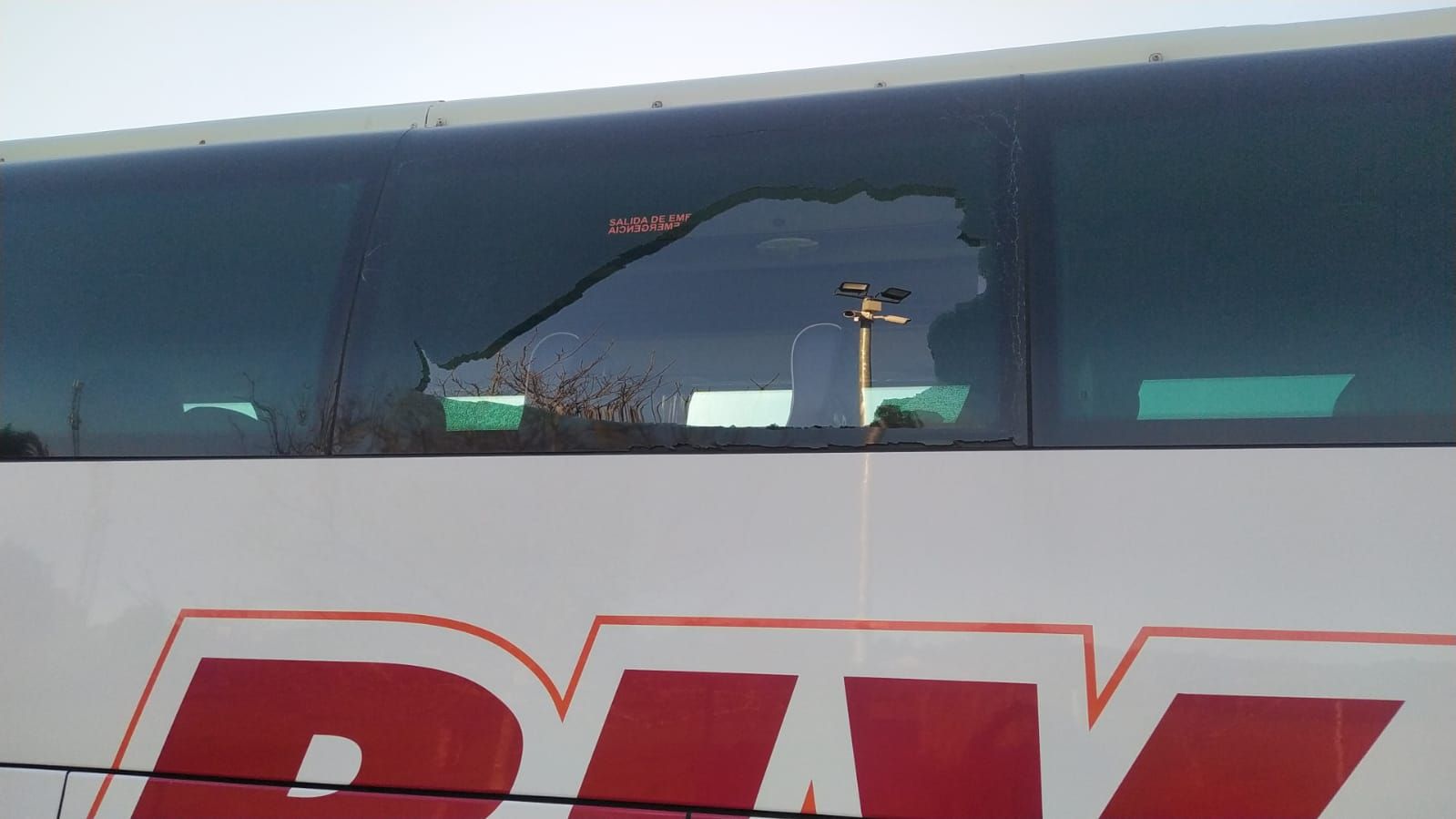 Ataque con disparos a dos autobuses de Monbús en Betanzos