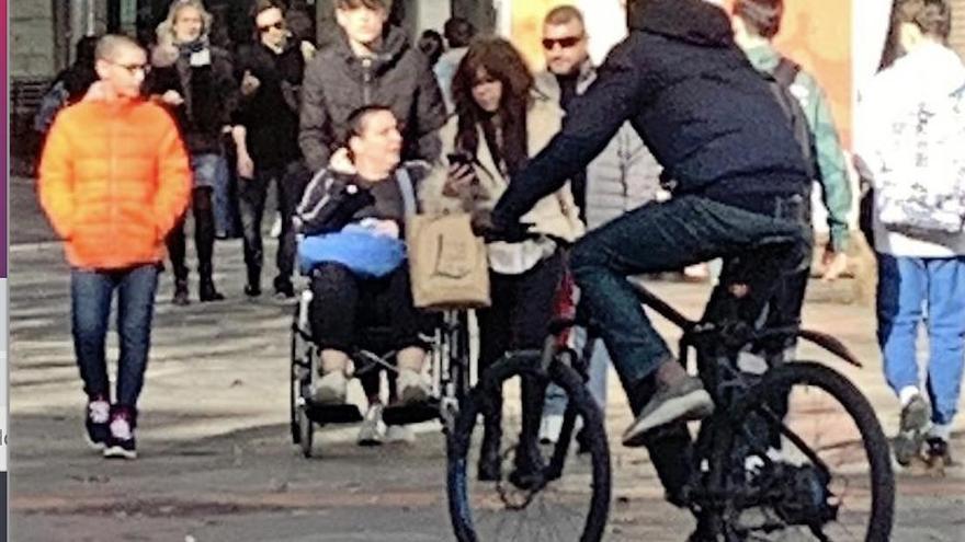 Acusan a Pastor de ignorar un acuerdo plenario que obliga a &quot;redefinir&quot; el carril bici de la plaza de España
