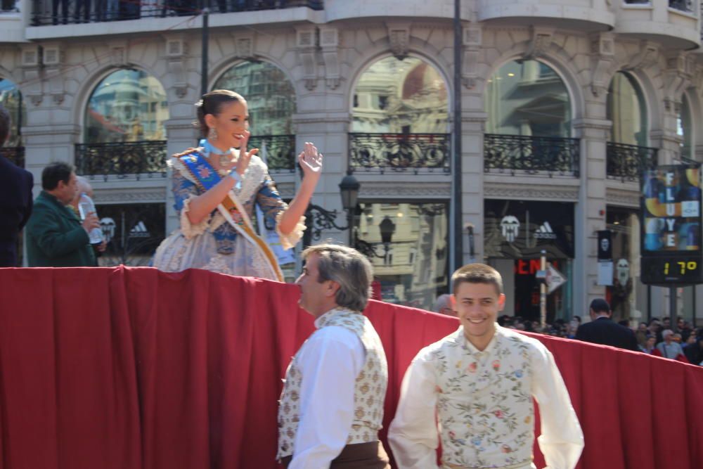 Recogida de premios de las comisiones falleras