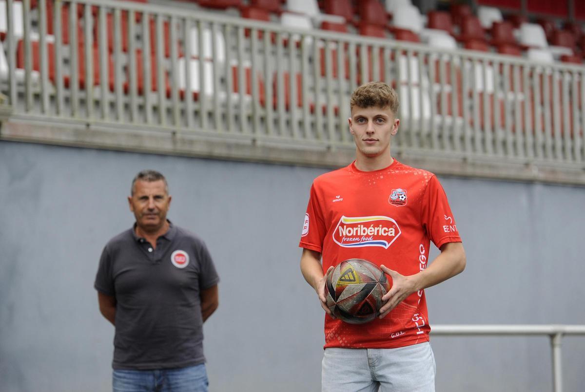 Manu Vilariño, en su presentación como jugador del Estradense el pasado verano.
