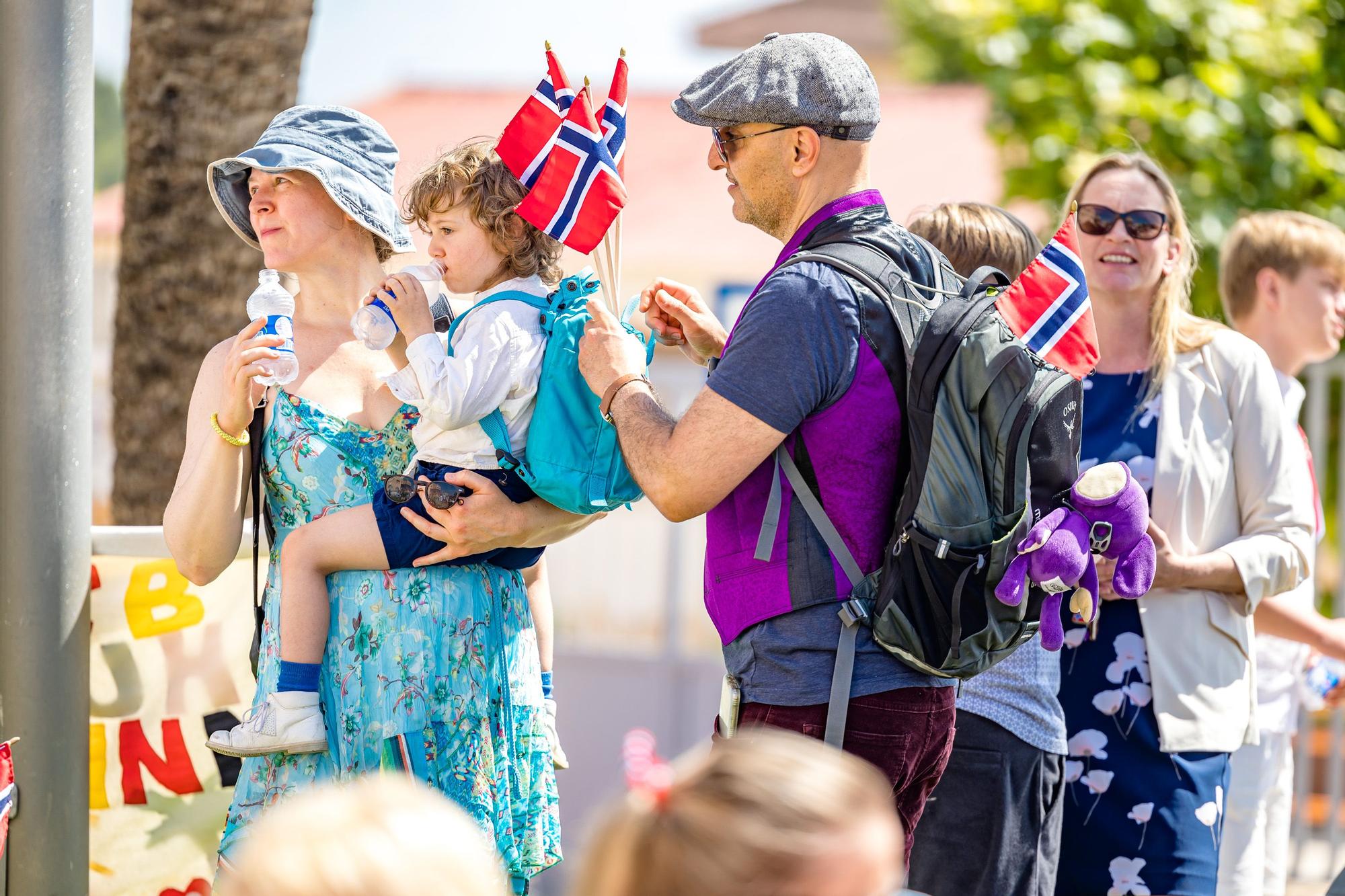 Banderas, desfiles, música, trajes regionales y un sol de justicia. L'Alfàs del Pi ha vuelto a ser este martes una "pequeña" Noruega con la celebración día oficial del país.