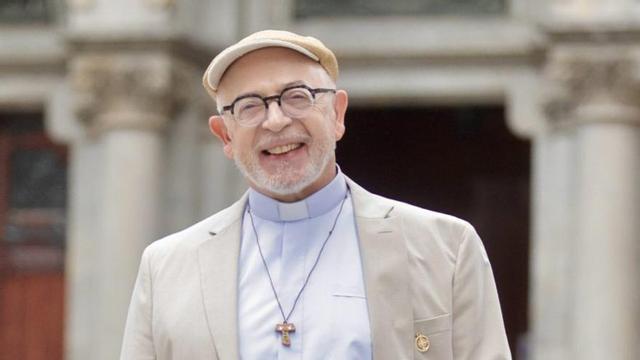 Constantino Bada Prendes, ante la Basílica de San Juan el Real. | IRMA COLLÍN