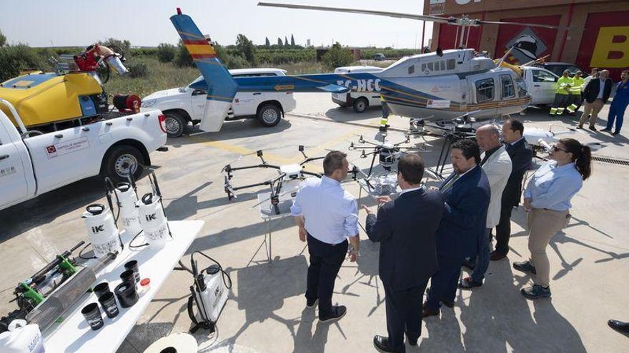 Tres helicópteros y 18 drones para combatir los mosquitos en Castellón