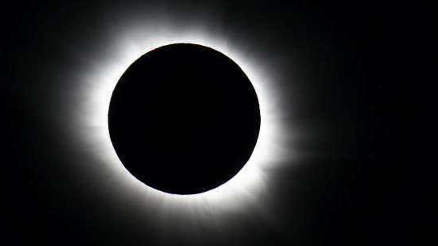 El eclipse total, sobre Svalbard, Noruega. // Efe