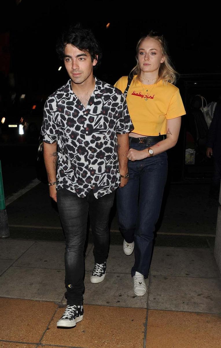 Joe Jonas y Sophie Turner, en el cumpleaños de su cuñada Priyanka Chopra