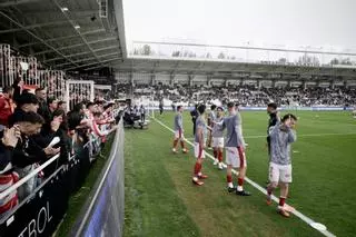 EN IMÁGENES: El Sporting cae derrotado en el último minuto ante el Burgos en El Plantío