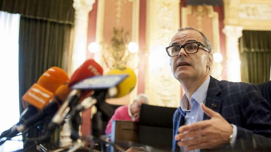 El alcalde Jesús Vázquez, durante una reciente comparecencia pública en el Concello. // Brais Lorenzo