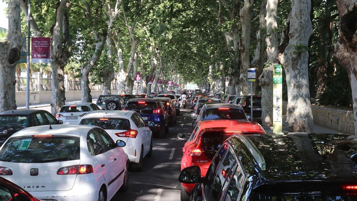 Tráfico en el Paseo de los Curas, en Málaga capital.